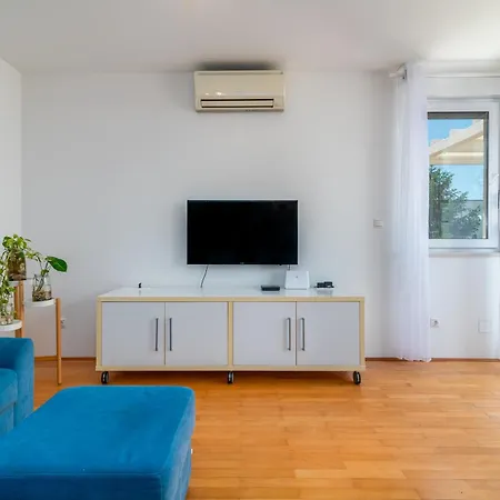 Sunny Terrace - Zulim, * تروغير